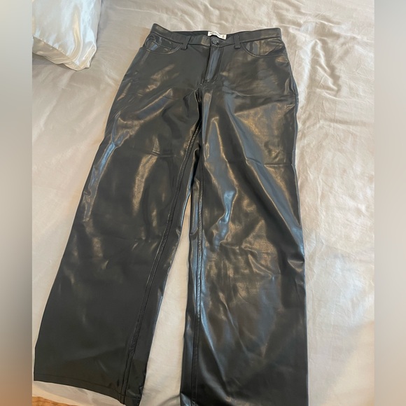 Abercrombie Vegan Leather 90s Relaxed Pant - Picture 4 of 4